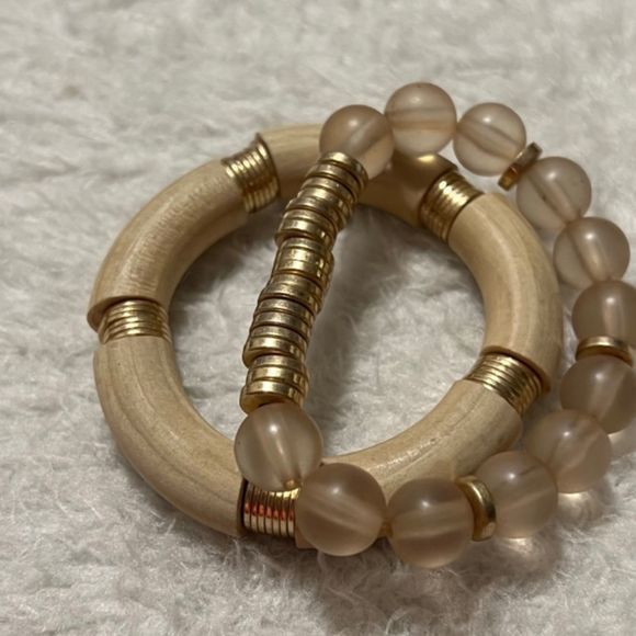 Set of 2 Wood Bead Elastic Bracelets Gold Tone Spacers - Picture 3 of 7